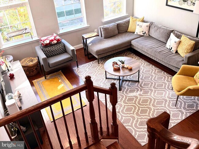 Foto del edificio - 81 Linden Pl