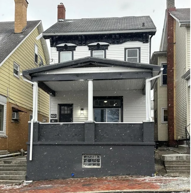 Building Photo - 705 2nd Ave