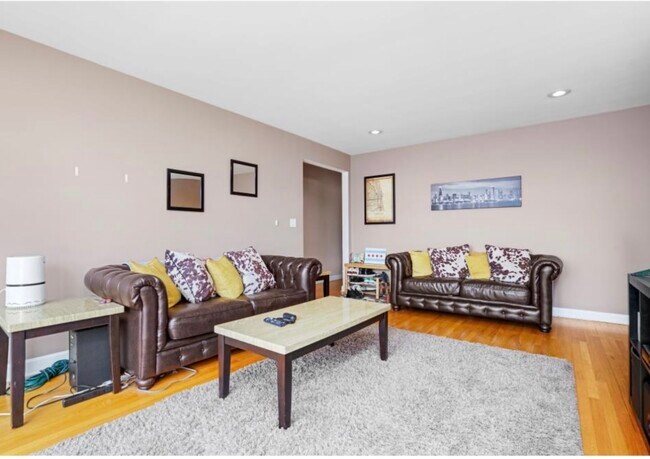 Foto del edificio - 7651 W Addison St
