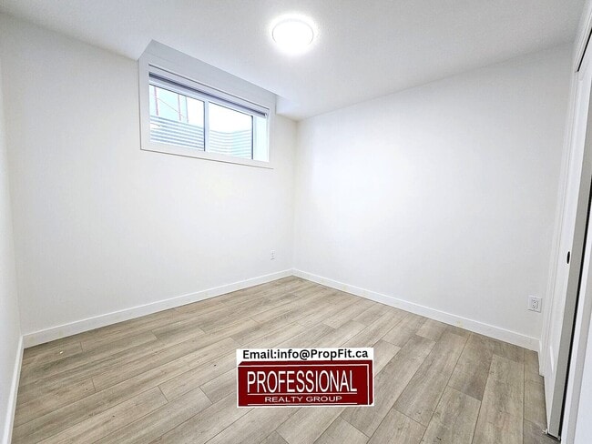 Building Photo - 15706 97 Av NW