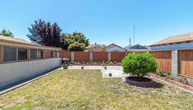 Building Photo - 16321 Helo Dr