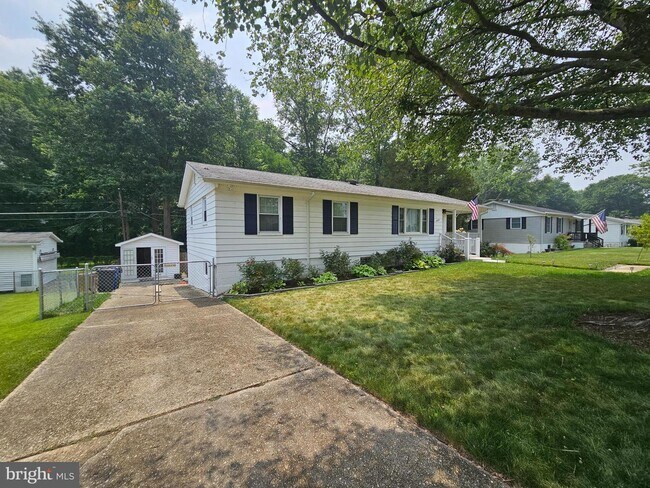 Building Photo - 8125 Kidd St