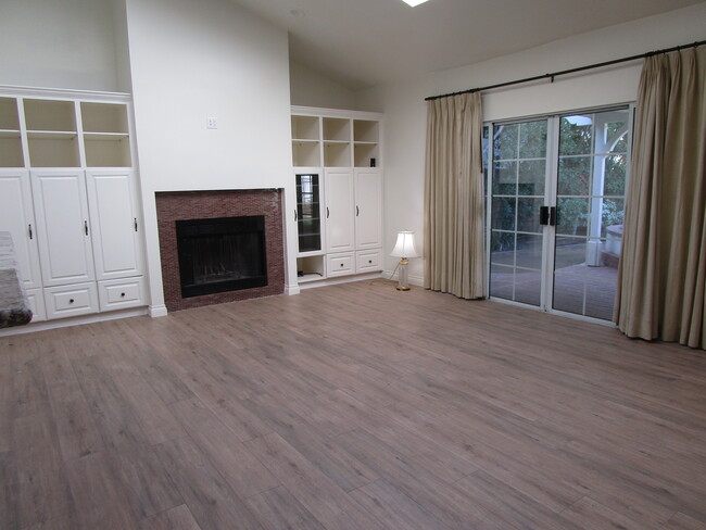Family Room - 4817 Sylmar Ave