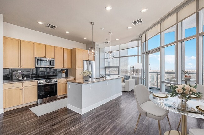 Building Photo - 1600 Glenarm Place