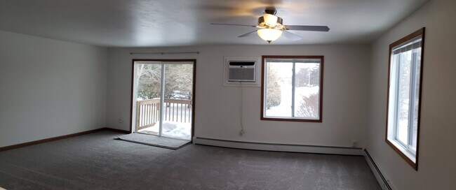 Foto del edificio - 2342 S Ridge Rd