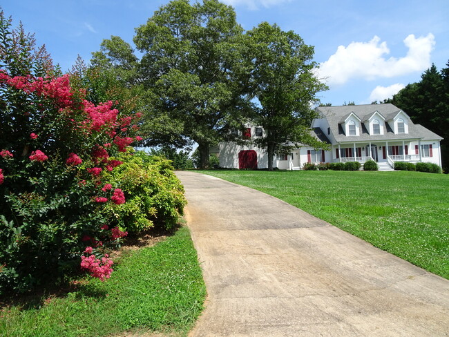 Building Photo - Single Family Home