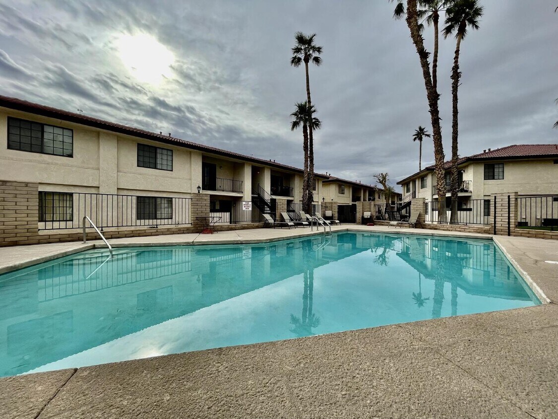 Foto principal - Gated community with a pool, 2 bed 1 bath ...