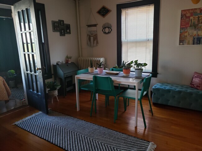 Estudio 14 Great Room - Heritage Crest Apartments