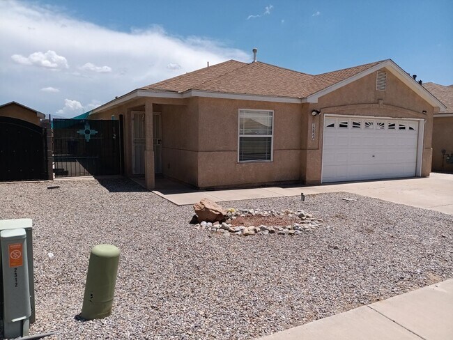 Foto del edificio - Charming 3-bedroom, 2-bathroom home! Comin...