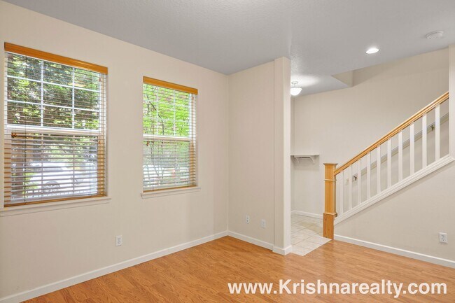 Foto del edificio - Beautiful 2 BD | 2.5 BA Orenco Gardens Townhome | 2-Car Garage | Minutes to Nike & MAX Station