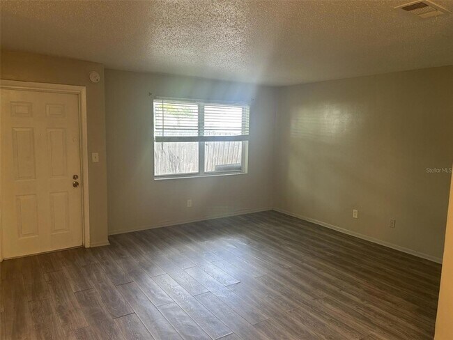 Foto del edificio - 4101 76th Ave N