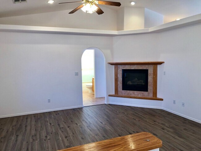 Foto del edificio - Great Home 3 Bedroom Home in Beautiful Nei...