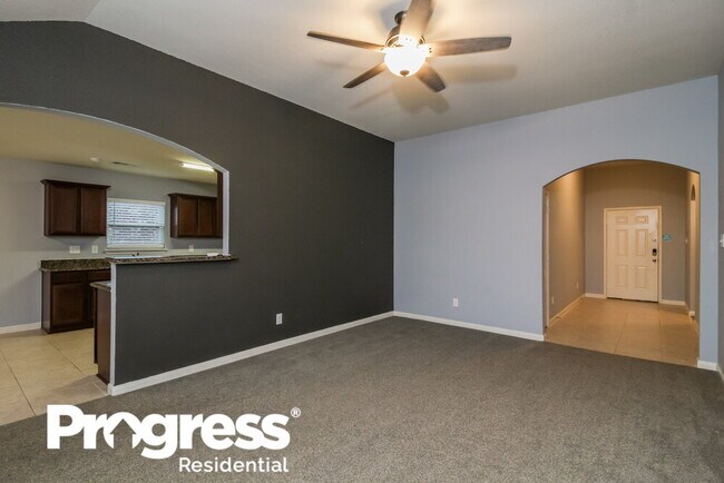 Building Photo - 204 Cottonwood Dr