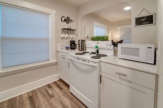 Foto del edificio - The Garland Suites (Furnished)
