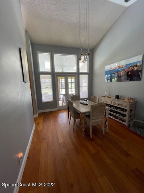 Foto del edificio - 866 Spanish Wells Dr