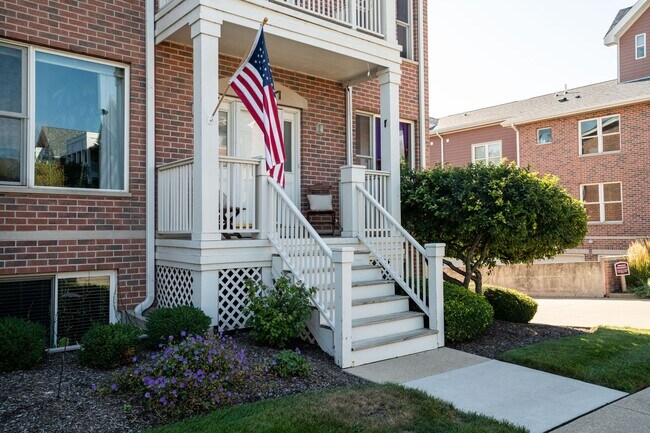 Foto del edificio - Live steps from Lake Michigan in this spac...