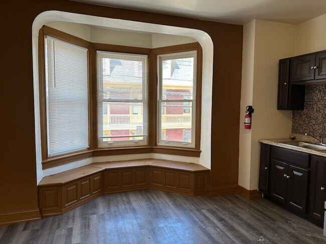 Foto del edificio - 301 E Market St