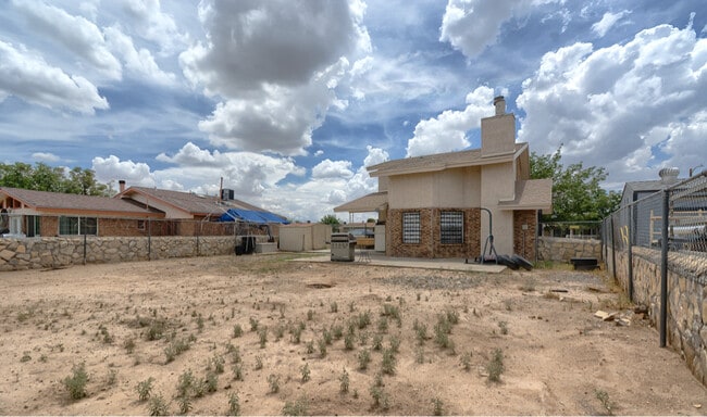 Foto del edificio - 9307 Chantilly Dr