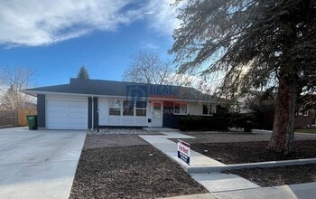 Building Photo - 2013 W Lake St