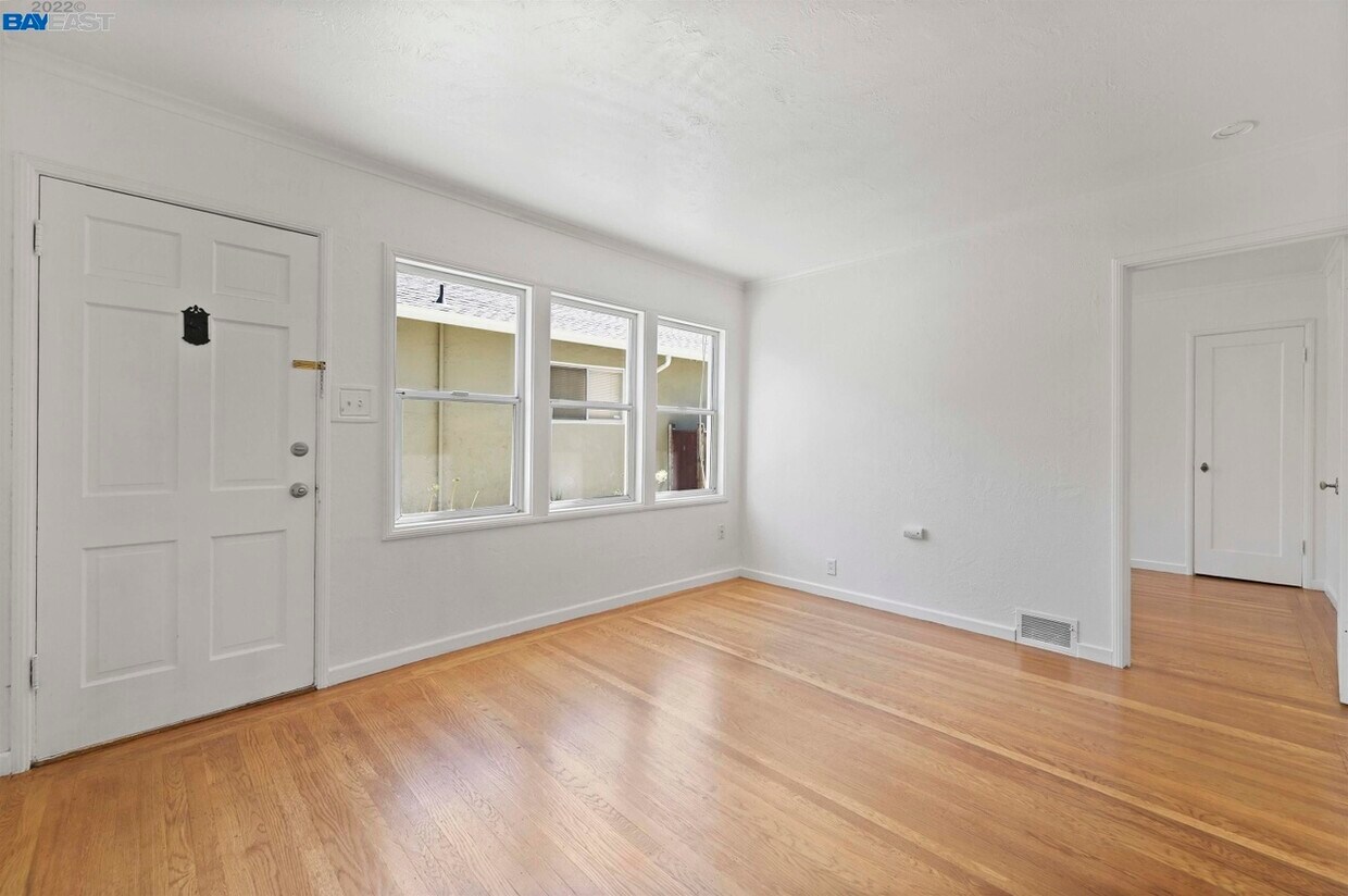 Living Room - 802 Lincoln Ave