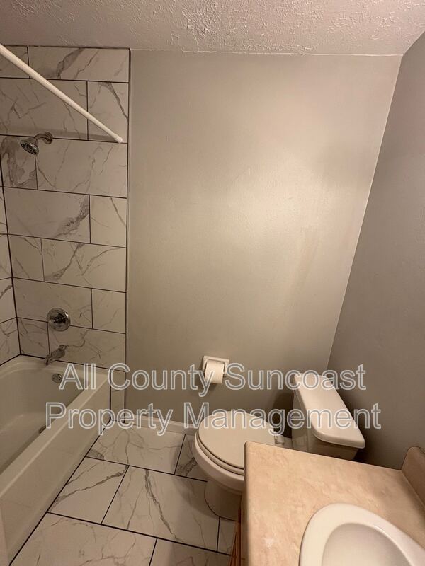 Foto del edificio - 2511 Lake Rd