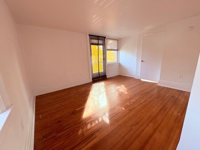 Foto del edificio - 1 E King St E