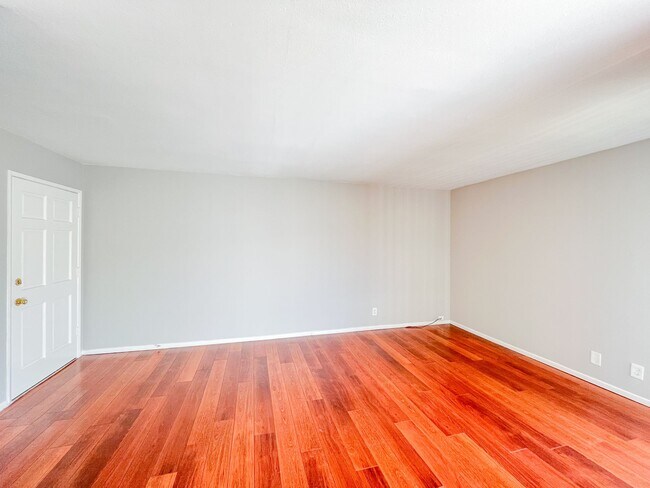 Foto del edificio - 4229 Dana Rd