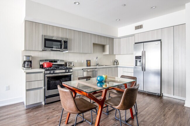 Foto del edificio - 409 Hayworth Ave