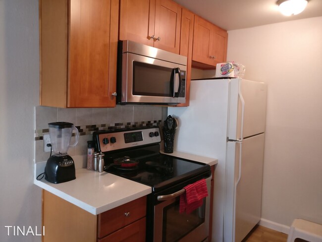 Building Photo - 1605 Maple Ln