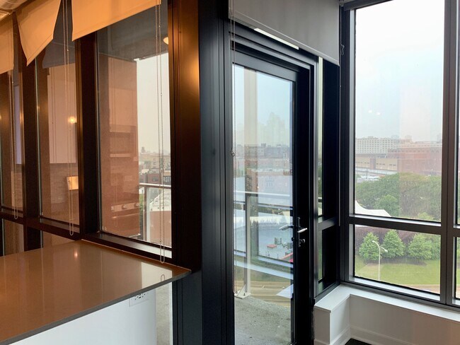 Foto del edificio - 529 N Milwaukee Ave