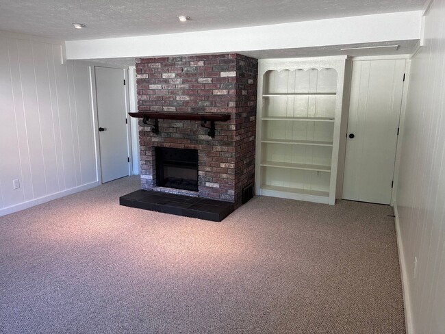 Building Photo - 4524 Camelot Cir