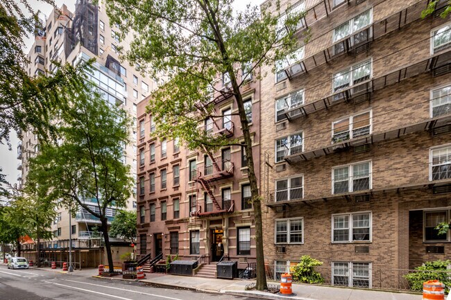 Building Photo - 536 E 89th St
