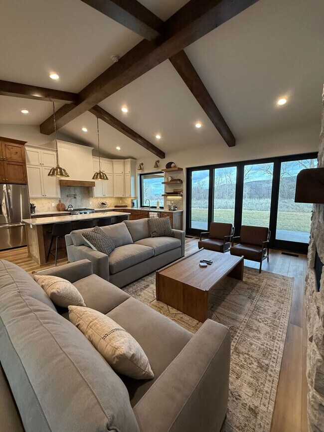 Foto del edificio - 9187 Timberline Loop