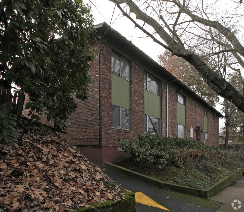 Primary Photo - 1800 Stark Apartments