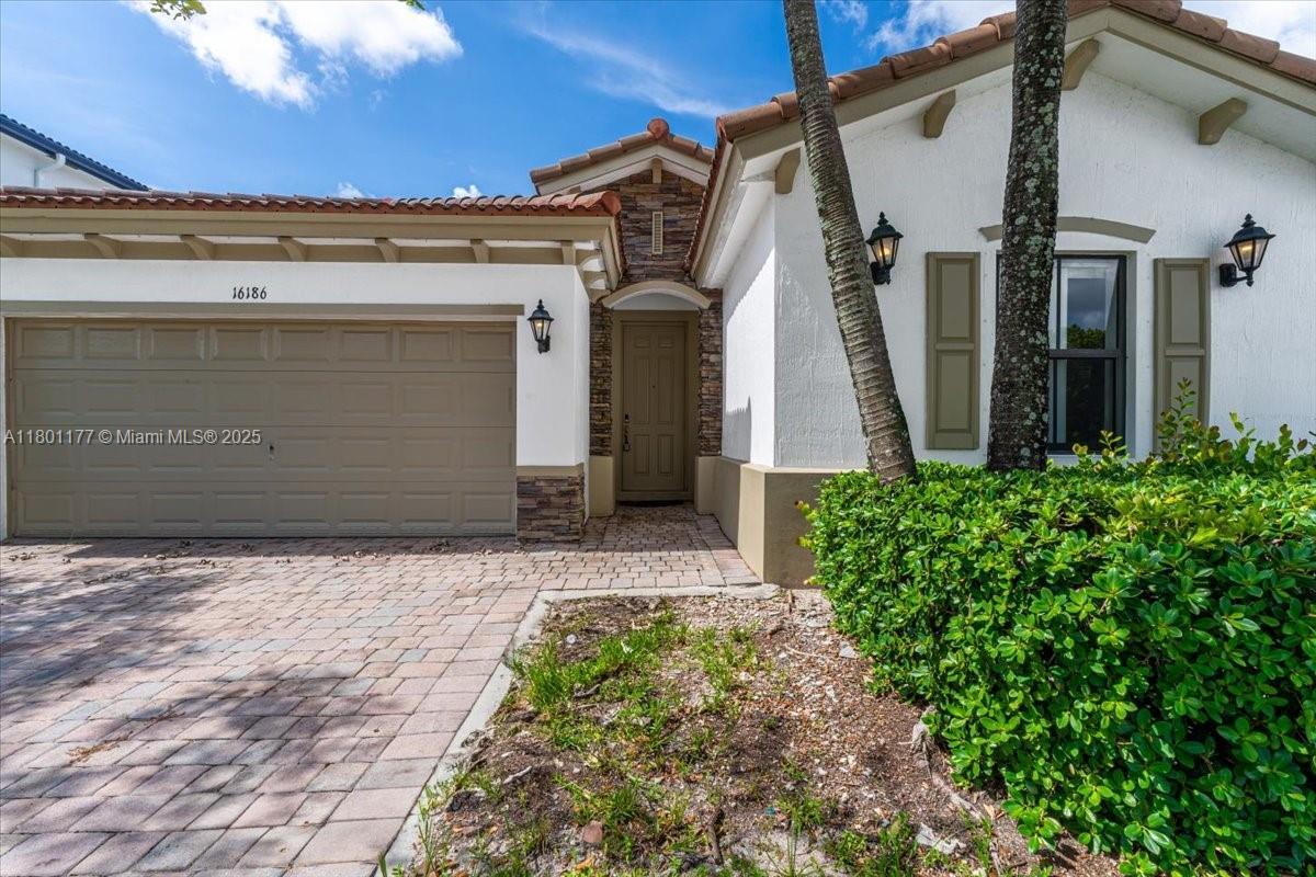 Foto principal - 16186 SW 65th Ln