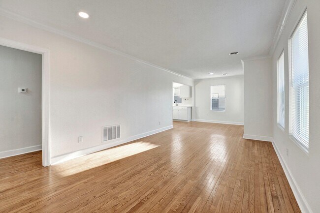 Foto del edificio - 3780 Shirlwood Ave