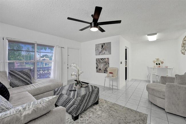 Foto del edificio - 3530 NW 43rd Ave