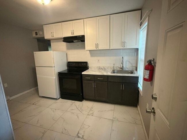 Building Photo - 188 Clinton St