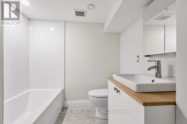 Photo du bâtiment - 116 Manor Rd E