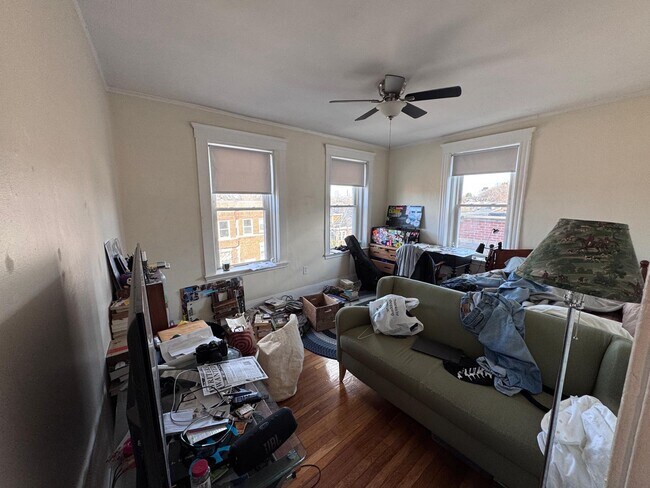 Foto del edificio - 100 Brainerd Rd