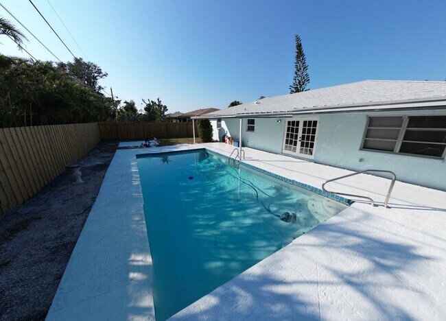 Foto del edificio - 155 Englewood Heights Rd