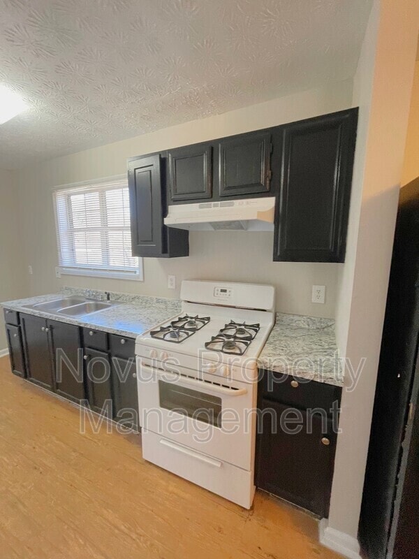 Building Photo - 710 Fertilla St