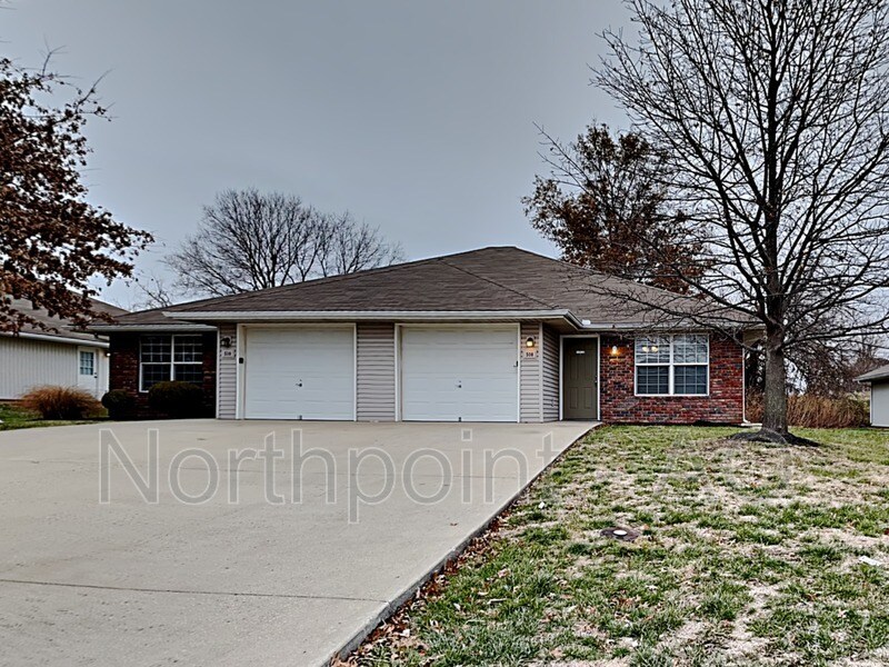 508 NW Woodbury Dr, Grain Valley, MO 64029 House Rental in Grain Valley, MO