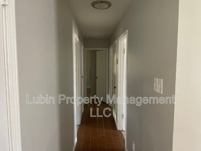 Building Photo - 4723 11th Rd