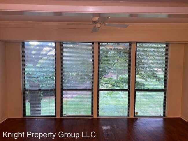 Building Photo - 2 br, 1.5 bath House - 2998 Carriage Dr
