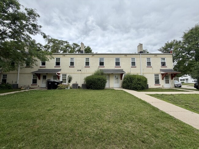 Building Photo - 216 Carpenter St