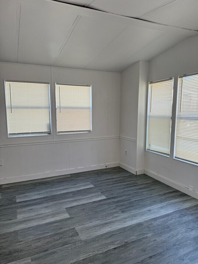 Building Photo - 3000 Clarcona Rd