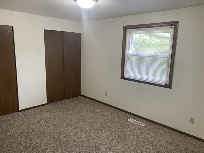 Building Photo - 1111 35th St