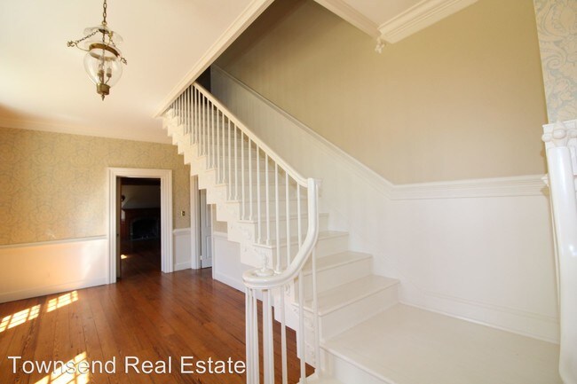 Building Photo - 4 br, 3.5 bath House - 1604 Twin Oaks Dr