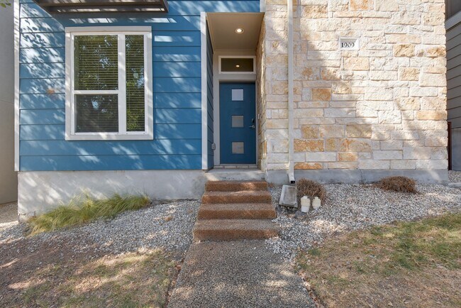 Front of the House - 1909 Cleese Dr